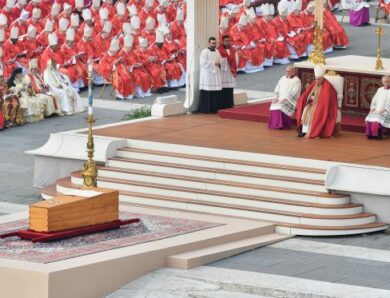 Le Esequie di Benedetto XVI – Un commento liturgico